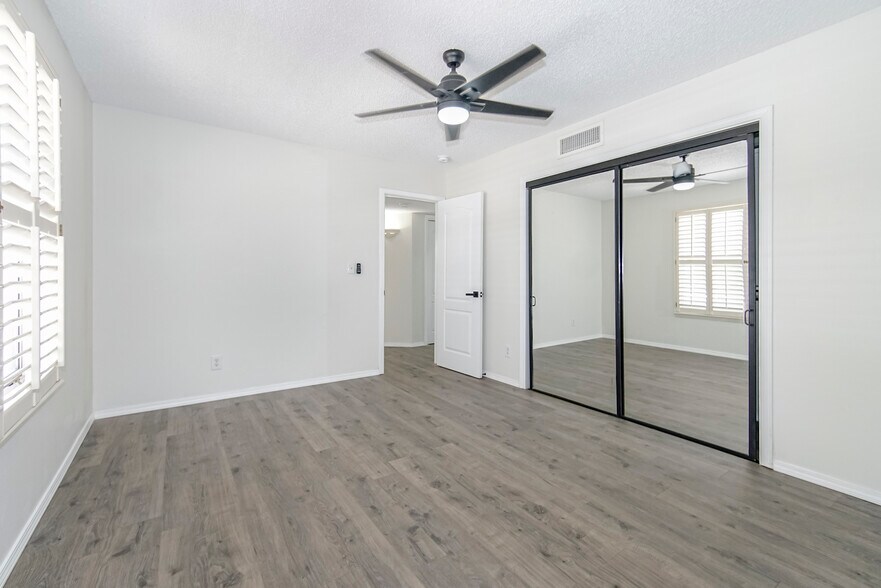 Building Photo - 6529 Jim de Groat Dr