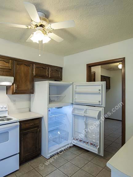 Building Photo - 5423 Royal Dr NE