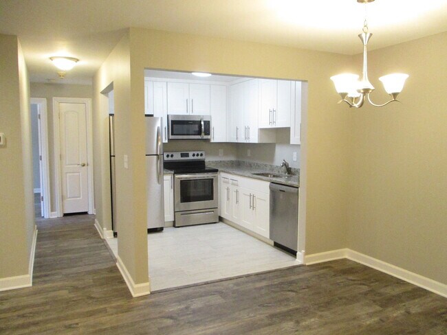 Building Photo - 580 Somerset Ln