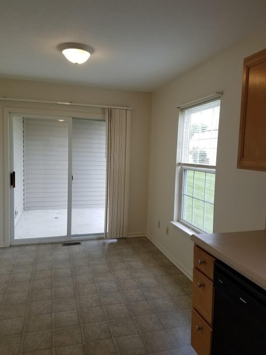 Building Photo - Applewood Townhomes - 13