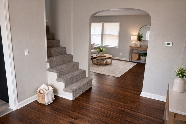 Building Photo - Cute Three Bedroom Home