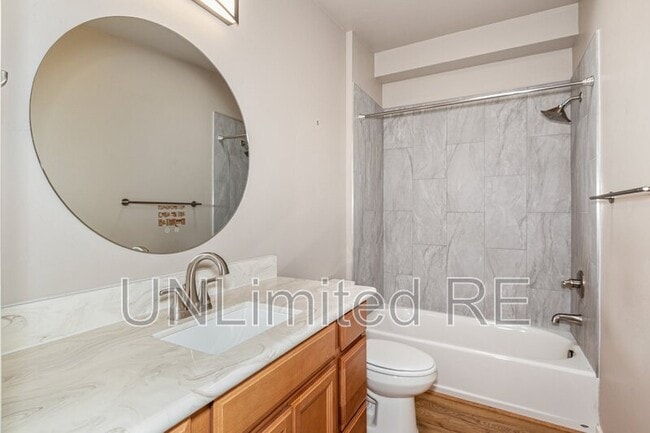 Building Photo - 3948 E Del Rio Dr