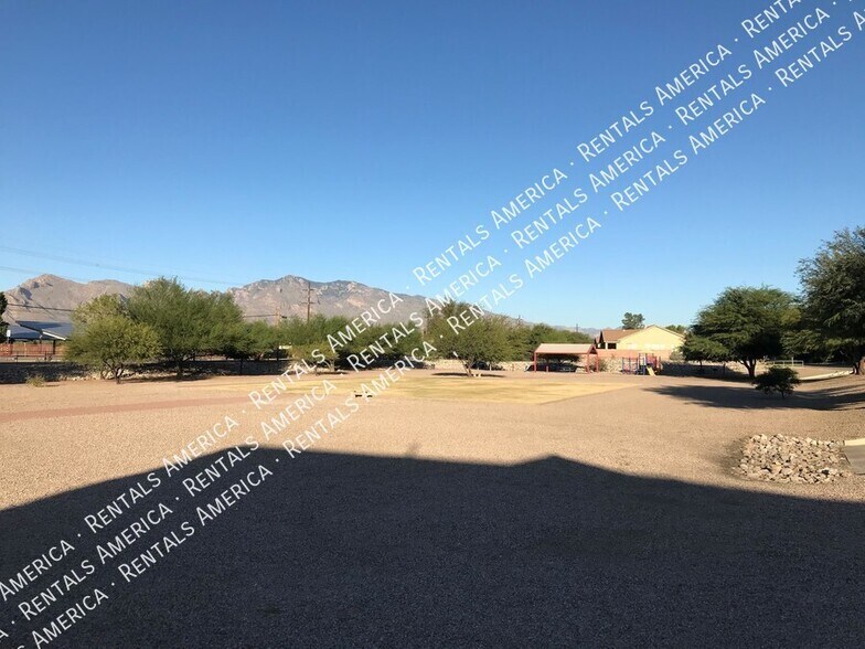 Building Photo - 1691 W Gleaming Moon Ln