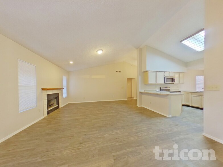 Building Photo - 1313 N Avoca