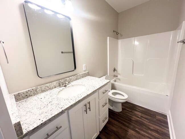 Building Photo - 207 Silverthorn Dr