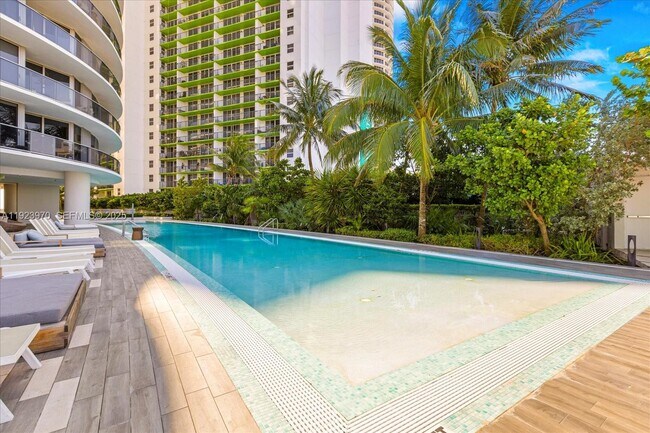 Building Photo - 488 NE 18th St