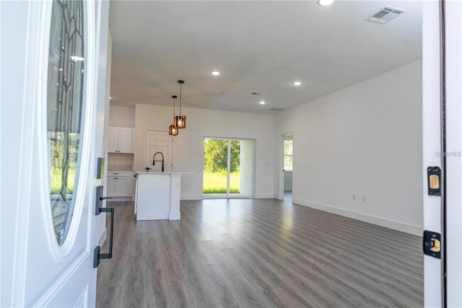 Building Photo - 6671 SW 151 Loop