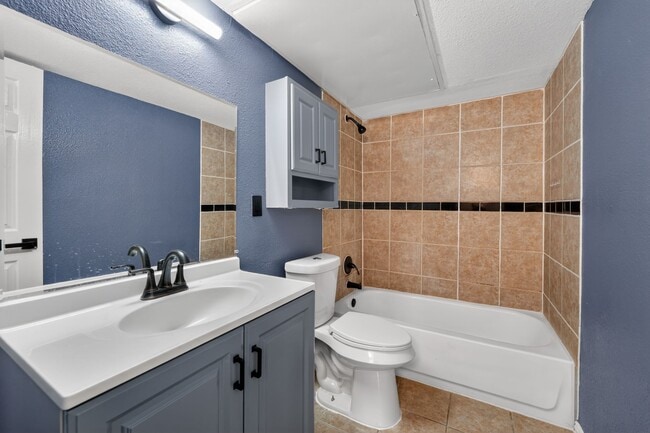 Building Photo - 302 Independence Dr