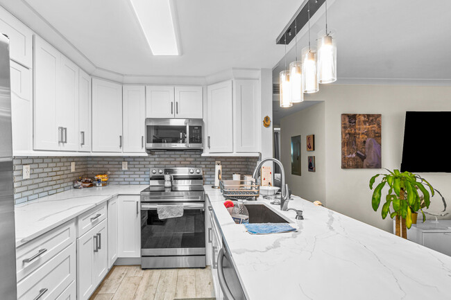 Building Photo - 6 Burgundy A