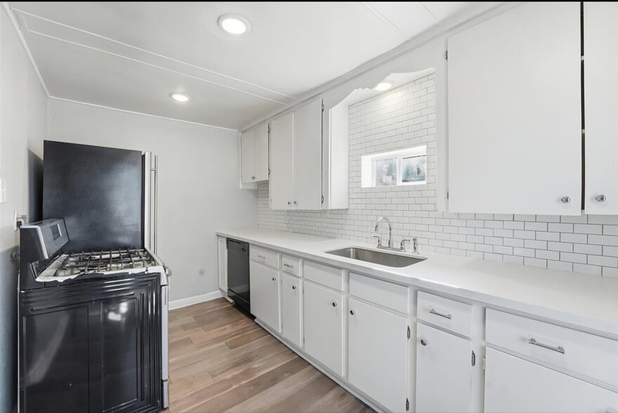 Building Photo - 6526 Linden St