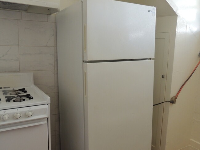 Building Photo - 532 21st St