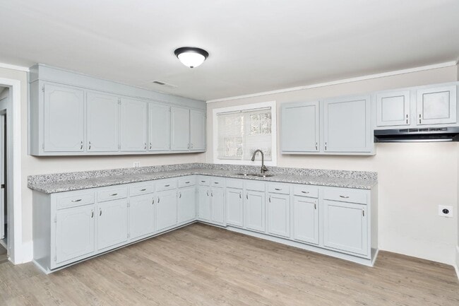 Building Photo - Spacious Hidden Gem in Bessemer – A Must See Inside!