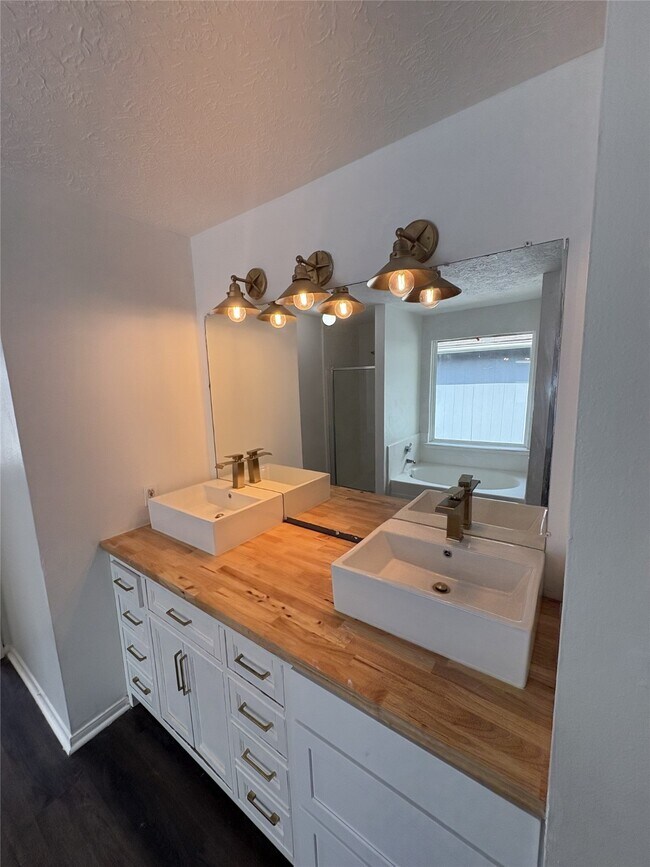 Building Photo - 13714 Firerock Dr