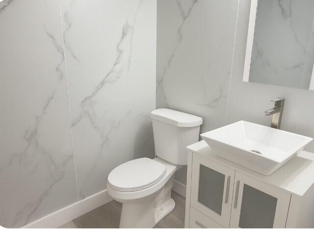 Building Photo - 800 Parkview Dr