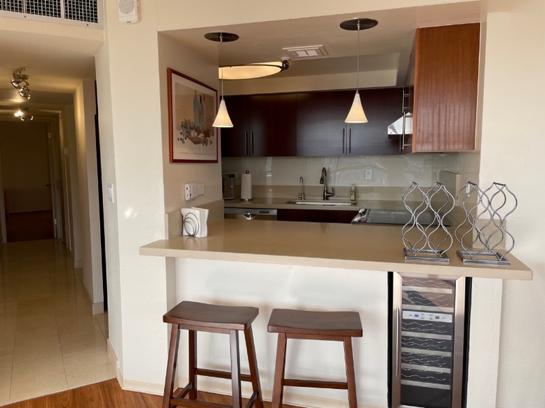 Building Photo - 2499 Kapiolani Blvd