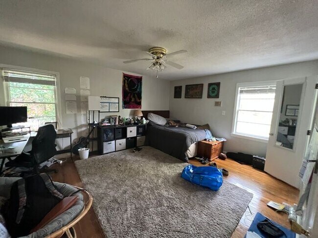 Building Photo - One level brick home close to Mayfair, UNC...