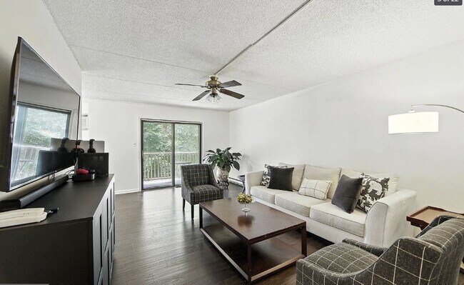 Building Photo - 200 Winding Way