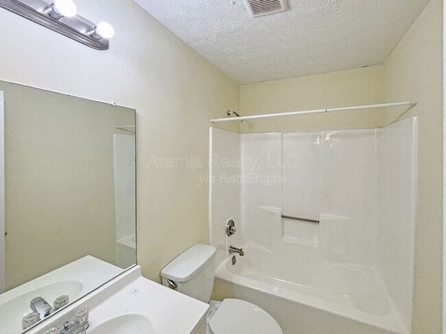 Building Photo - 3766 Saddle Ridge Dr SW
