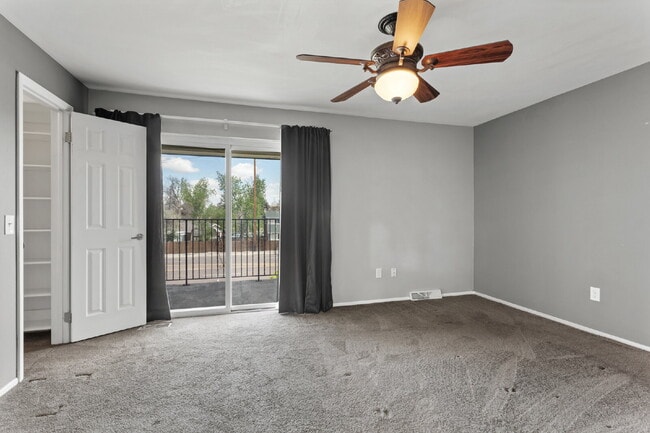 Building Photo - Southgelnn Townhome - 3 Bedrooms - 3 Bathr...