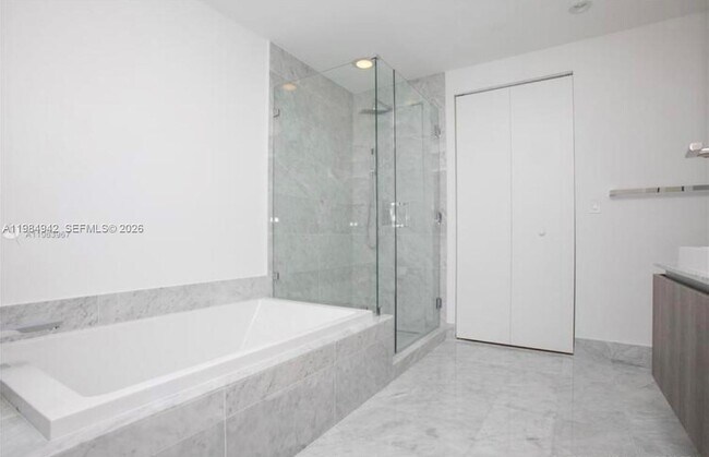 Building Photo - 801 S Miami Ave