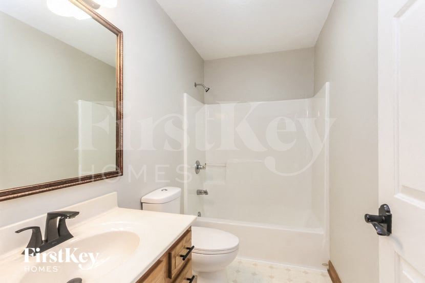 Building Photo - 169 Meadows Ct