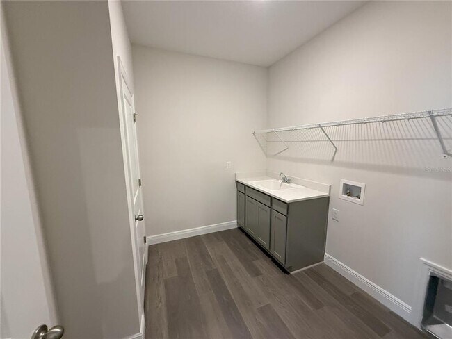 Building Photo - 2113 Warren Acrs Blvd