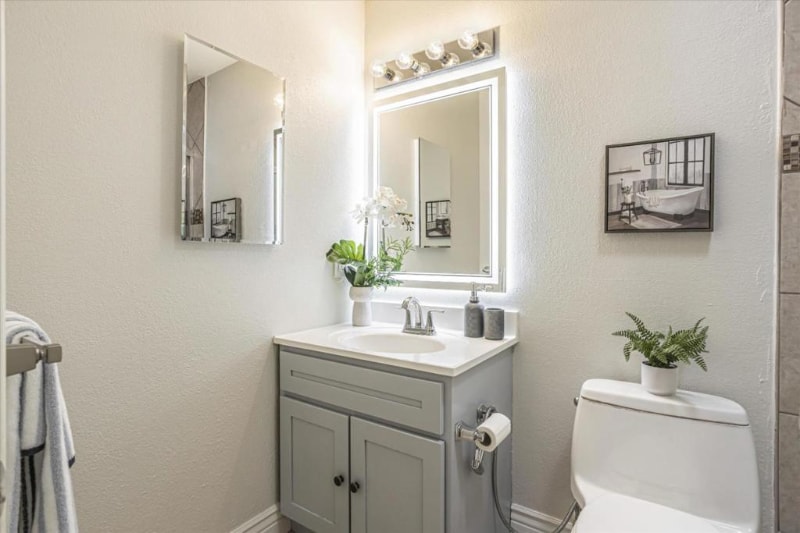 Building Photo - 2445 Alvarado Dr