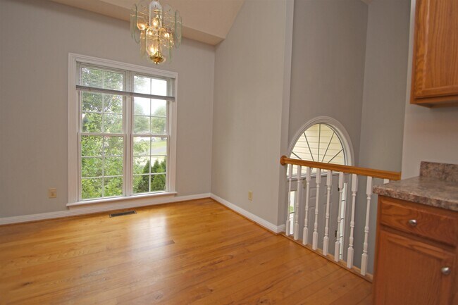 Building Photo - 155 Chelsea Cir