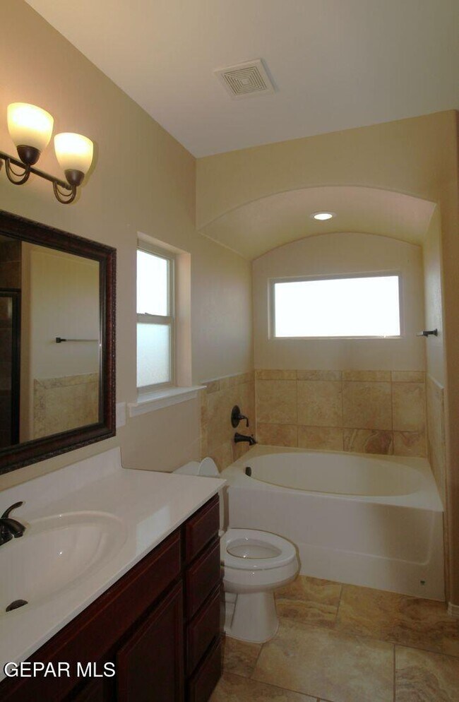 Building Photo - 3900 Loma Cortez Dr