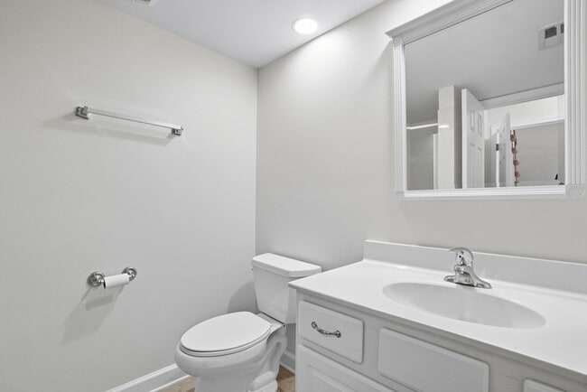 Building Photo - 9221 N Vicksburg Park Ct