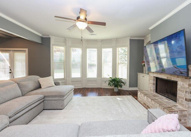 Building Photo - 4669 Sierra Creek Dr NE
