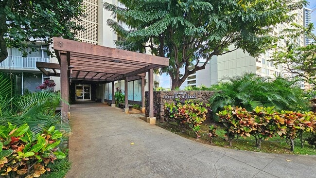 Building Photo - Holiday Village - renovated studio with on...