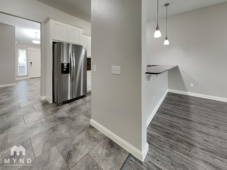 Building Photo - 1124 Merlin Dr