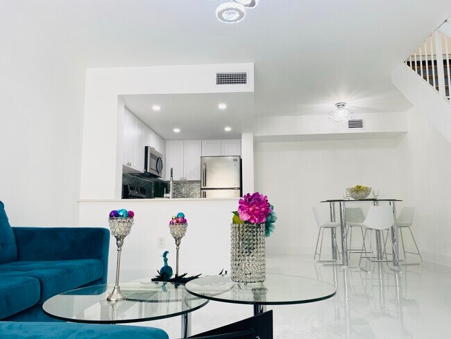 Building Photo - 8615 NW 5th Ter