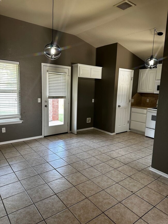 Building Photo - 18109 Calle Way