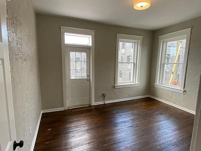 Building Photo - Olive Duplex