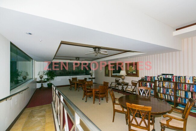 Building Photo - Fully furnished 2 bdrm / 2 bath / 1 parking unit at The Windsor Waikiki
