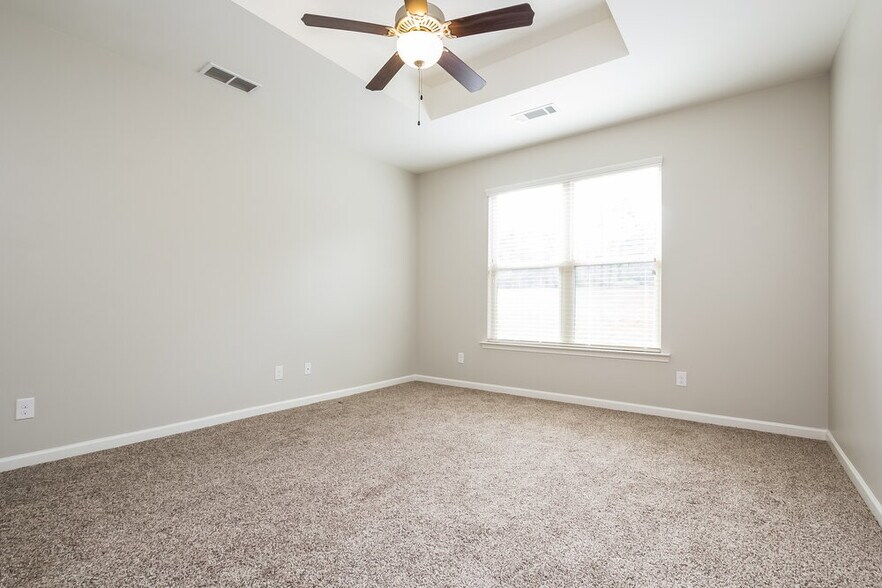 Building Photo - 5051 Saphire Ct