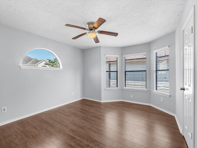 Building Photo - 1210 Normans Woods St