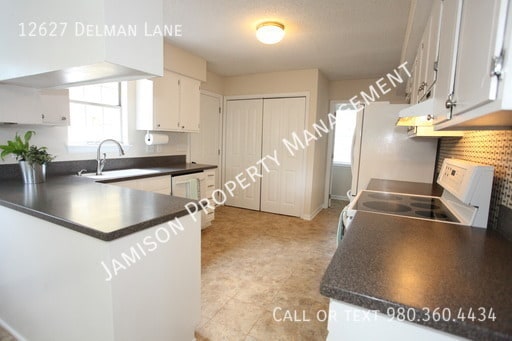 Building Photo - 12627 Delman Ln