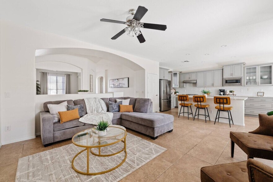 Building Photo - 2372 E Sequoia Dr