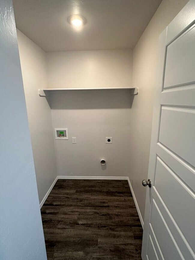 Building Photo - Move-In Ready! 4 Bedroom, 2 Bath Home Available in Robertson’s Landing