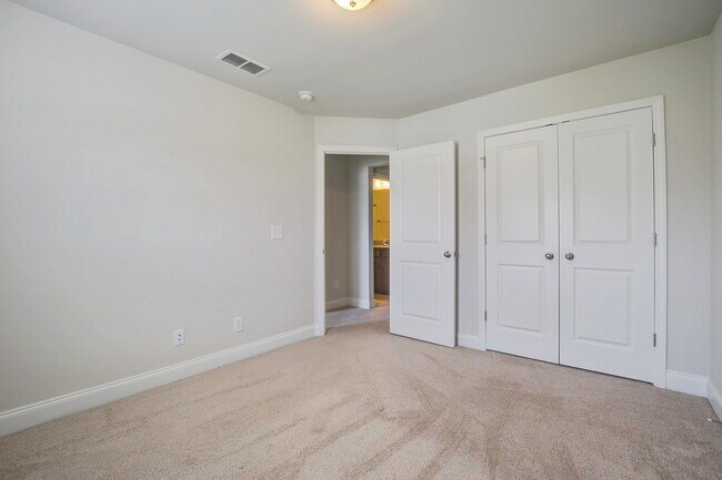 Building Photo - 7824 Montview Rd