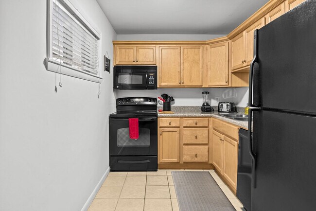 Building Photo - 250 Little St