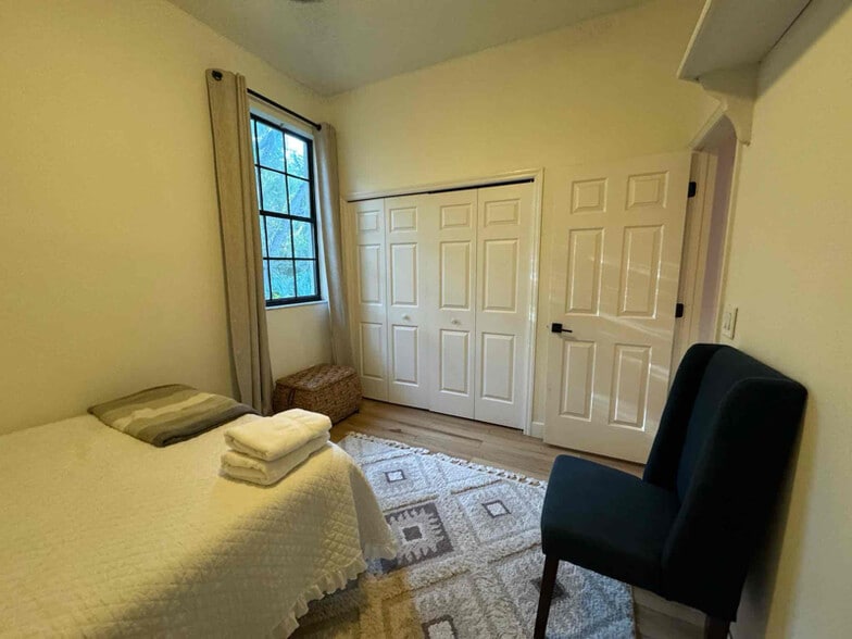 Building Photo - 7230 Oakridge Ave