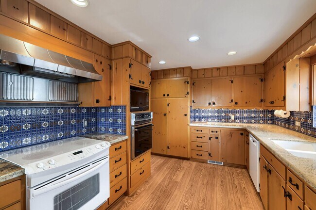 Building Photo - Charming 4-Bedroom, 3-Bath Home + Den in Alki Neighborhood with Panoramic Puget Sound Views!