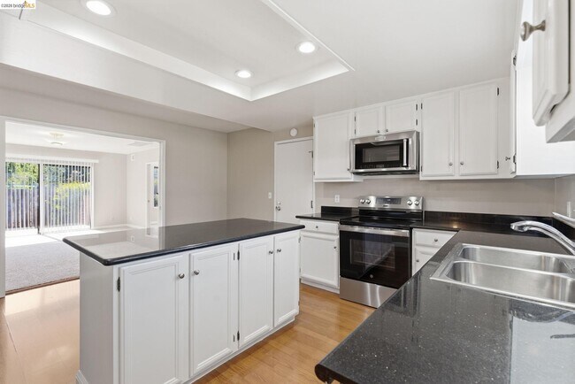 Building Photo - 1077 Bellamy Ct