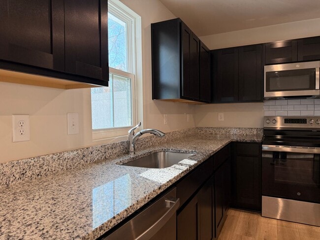 Building Photo - Modern 3-Bedroom Townhouse with Garage & Private Patio