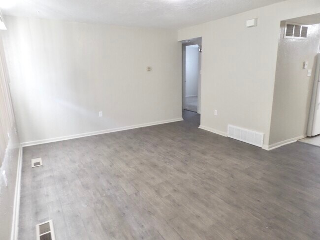 Building Photo - 2014 W 4700 S