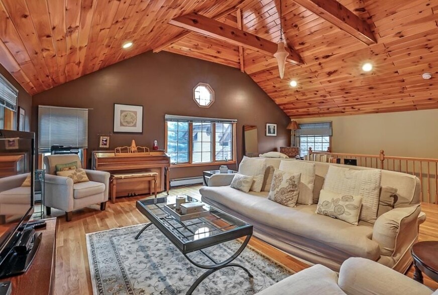 Building Photo - 16 Faraway Rd